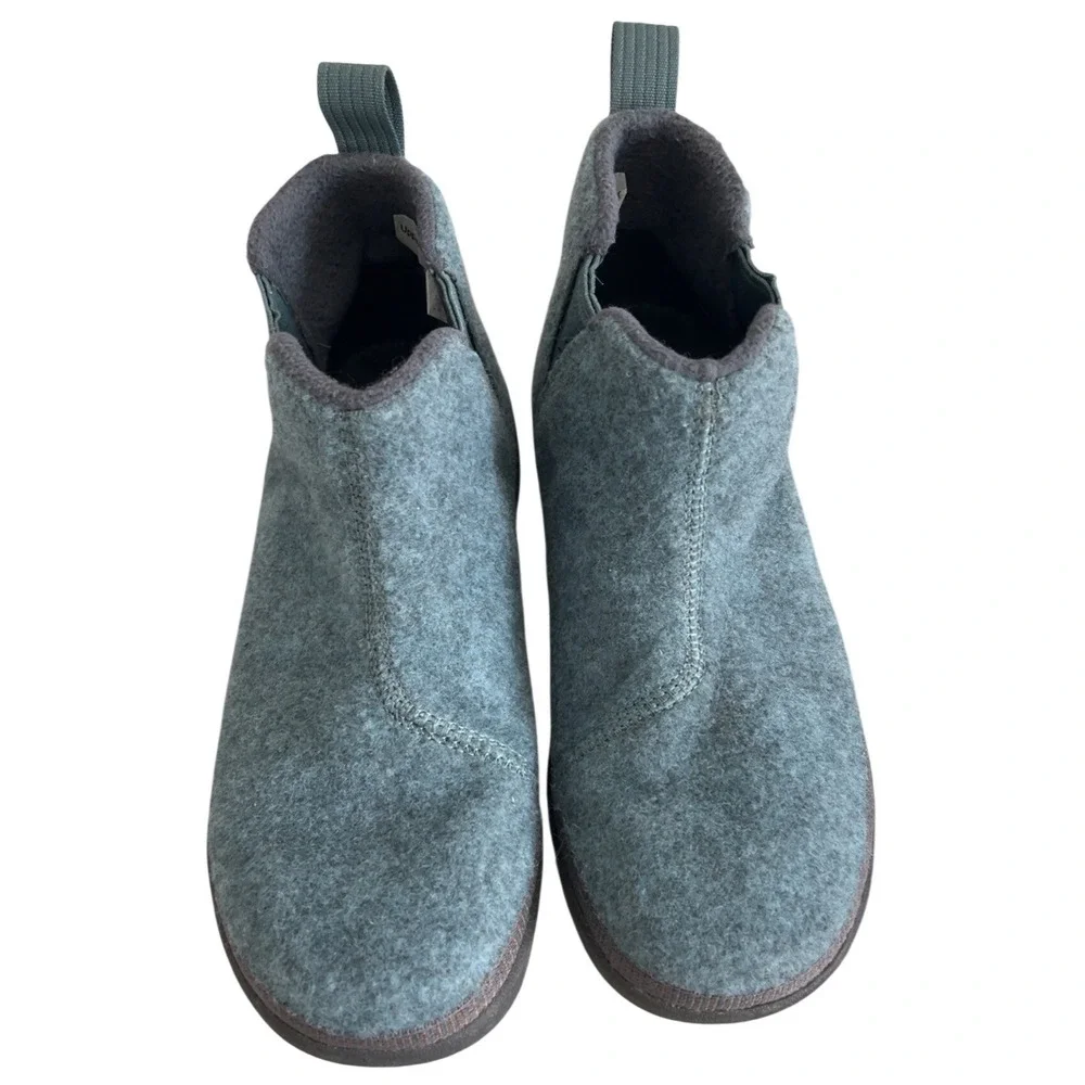 Women's Chaco Revel Chelsea boots in a blue/gray felted fabric | SZ: 7.5